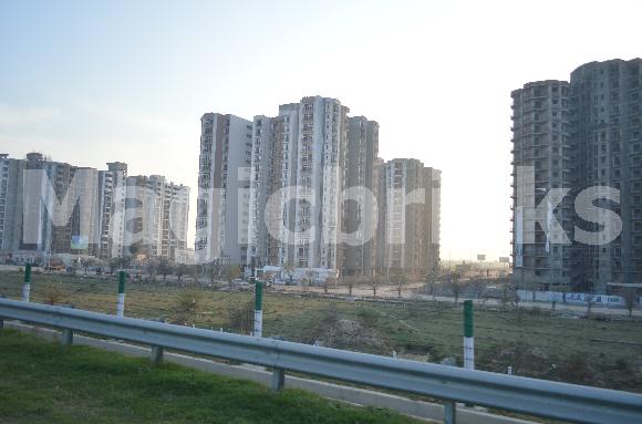 Noida, Greater Noida builders owe Rs 100 cr to govt